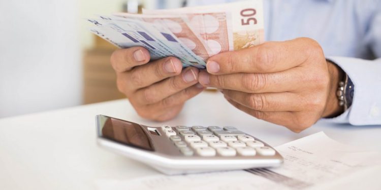 ΣΥΡΙΖΑ: Εκτός του πνεύματος της ΕΕ ο Μητσοτάκης για τον κατώτατο μισθό – Καμία δέσμευση για επέκταση των ΣΣΕ