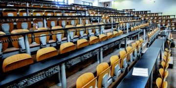 Αιώνιοι φοιτητές το 48% των εγγεγραμμένων στα ελληνικά ΑΕΙ – Η άβολη αλήθεια πίσω από τους αριθμούς