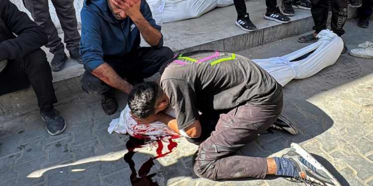 Γάζα: Επανέναρξη των συνομιλιών για εκεχειρία στη σκιά της φρίκης – Βγάζουν τους ασθενείς έξω από νοσοκομείο