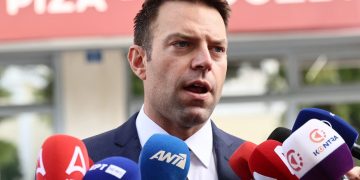 Κασσελάκης: Και έκπτωτος και πρόεδρος – Το «παράλληλο κόμμα» φέρνει πιο κοντά διαγραφή ή διάσπαση