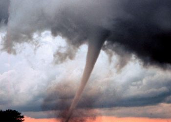 ΗΠΑ: Ο τυφώνας Μίλτον δημιούργησε τον ισχυρότερο ανεμοστρόβιλο στη Φλόριντα των τελευταίων 52 ετών