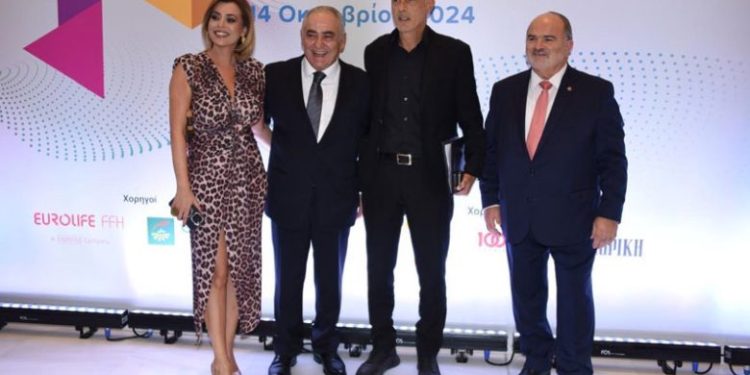 O Δήμαρχος Πειραιά Γιάννης Μώραλης στην απονομή των βραβείων «Βιώσιμης-Καινοτόμου και Υπεύθυνης Επιχειρηματικότητας» του Επαγγελματικού Επιμελητηρίου Αθηνών