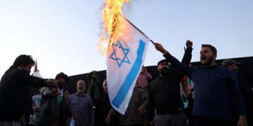 Το Ιράν θα δώσει «οριστική και επώδυνη» απάντηση στο Ισραήλ, λέει υψηλόβαθμη πηγή στο CNN