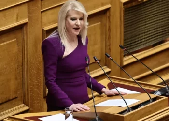 Τζάκρη στον ΣΚΑΪ: «Θέλουν να κάνουν σε καφετέρια ή γκαρσονιέρα το συνέδριο – Αν διαγράψουν τον Κασσελάκη, τότε θα εκλέξουμε και το σακάκι του με 92%»