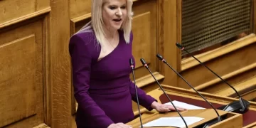 Τζάκρη στον ΣΚΑΪ: «Θέλουν να κάνουν σε καφετέρια ή γκαρσονιέρα το συνέδριο – Αν διαγράψουν τον Κασσελάκη, τότε θα εκλέξουμε και το σακάκι του με 92%»