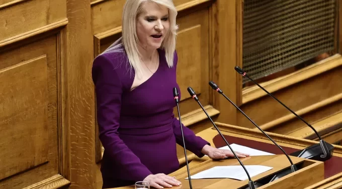 Τζάκρη στον ΣΚΑΪ: «Θέλουν να κάνουν σε καφετέρια ή γκαρσονιέρα το συνέδριο – Αν διαγράψουν τον Κασσελάκη, τότε θα εκλέξουμε και το σακάκι του με 92%»