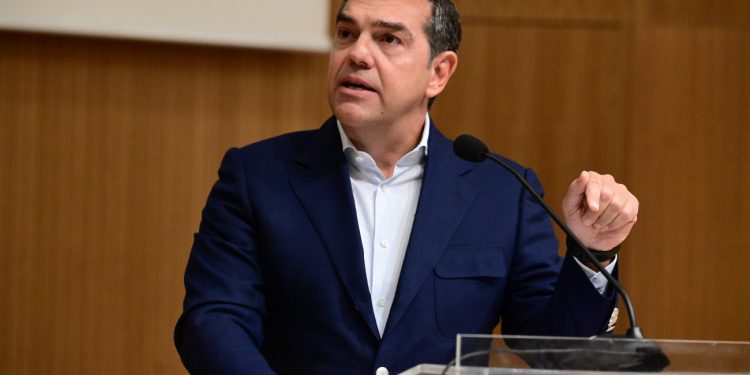 Τσίπρας: «Δεν είμαι αναχωρητής» – Αιχμές για τις αντιδημοκρατικές μεθοδεύσεις των ελίτ και της Δεξιάς