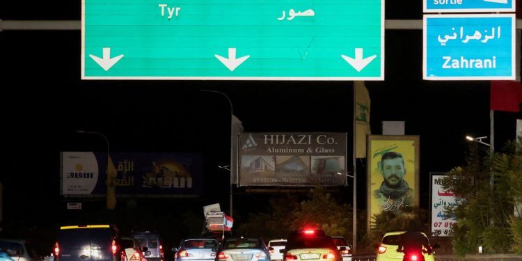 Λίβανος: Αυτοκίνητα με εκτοπισμένους κατευθύνονται στα νότια – Η «προειδοποίηση» του ισραηλινού στρατού