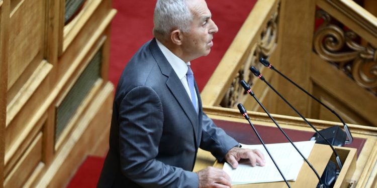 Επίσημα ανεξάρτητος ο Αποστολάκης: Έστειλε την επιστολή στον Τασούλα