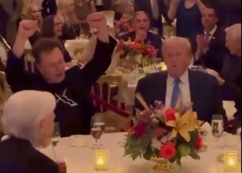 ΗΠΑ: Σε ρυθμούς YMCA Τραμπ, Μασκ και Μελάνια σε δείπνο την Ημέρα των Ευχαριστιών