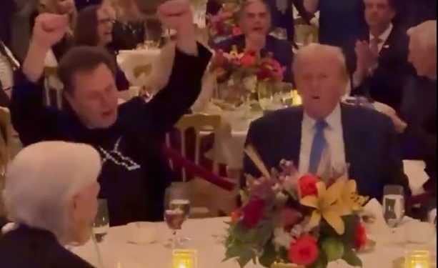 ΗΠΑ: Σε ρυθμούς YMCA Τραμπ, Μασκ και Μελάνια σε δείπνο την Ημέρα των Ευχαριστιών