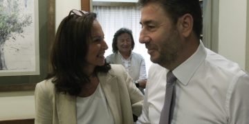 Κυβερνητικές πηγές: «Βόμβες» κριτικής κατά Ανδρουλάκη – Πυροβολεί το ΠΑΣΟΚ μέσω Διαμαντοπούλου η ΝΔ