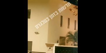 Μπενιαμίν Νετανιάχου: Φωτοβολίδες έπεσαν μπροστά από το σπίτι του – «Σοβαρό συμβάν» λέει το Ισραήλ