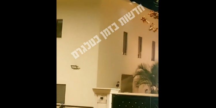 Μπενιαμίν Νετανιάχου: Φωτοβολίδες έπεσαν μπροστά από το σπίτι του – «Σοβαρό συμβάν» λέει το Ισραήλ