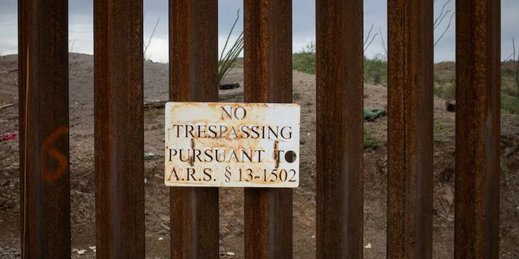 Η πρώτη μέρα Τραμπ: Απελάσεις, φράχτες και μπλόκο στις νόμιμες εισόδους