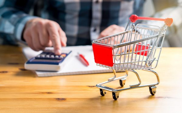 IOBΕ: Οι 7 στους 10 μόλις τα βγάζουν πέρα