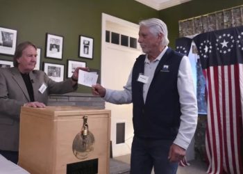 Εκλογές στις ΗΠΑ: Το πρώτο αποτέλεσμα δείχνει… ντέρμπι – Τι ψήφισαν οι κάτοικοι του Ντίξβιλ Νοτς