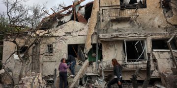 Λίβανος: Με 360 ρουκέτες απάντησε η Χεζμπολάχ στους φονικούς βομβαρδισμούς του Ισραήλ – Σφοδρές μάχες στον νότο