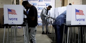 ΗΠΑ: Στο δρόμο που χάραξε η Λυσιστράτη οι γυναίκες που είδαν τους άντρες τους να ψηφίζουν Τραμπ