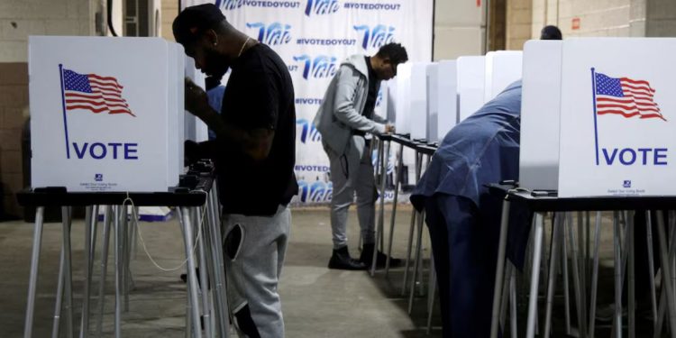 ΗΠΑ: Στο δρόμο που χάραξε η Λυσιστράτη οι γυναίκες που είδαν τους άντρες τους να ψηφίζουν Τραμπ