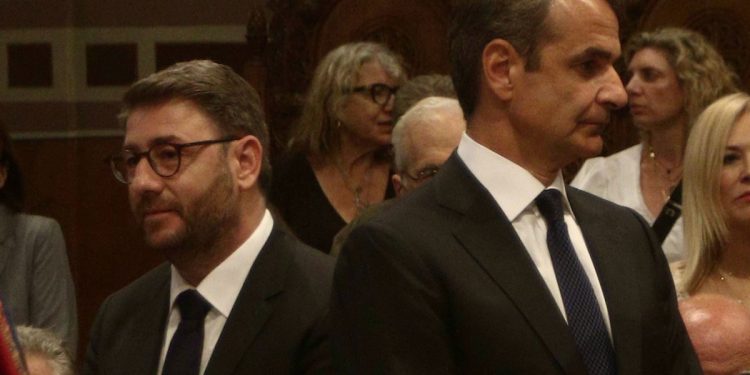 Τρίβουν τα χέρια τους στο ΠΑΣΟΚ και απαντούν με πρόγραμμα