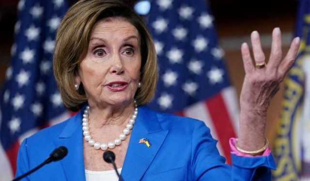 Νάνσι Πελόζι: «Καρφώνει» τον Μπάιντεν για την ήττα των Δημοκρατικών – «Έπρεπε να αποσυρθεί νωρίτερα»