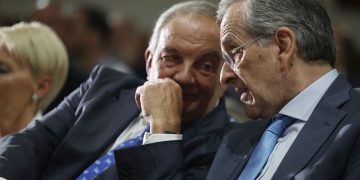 O Καραμανλής δεν έκανε τον Πόντιο Πιλάτο και ο Σαμαράς δεν είναι πια μόνος του…