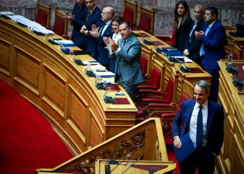 Η πλώρη της ΝΔ στρίβει (για τα καλά) Δεξιά, στοίχημα για την αντιπολίτευση ο χώρος που ανοίγει