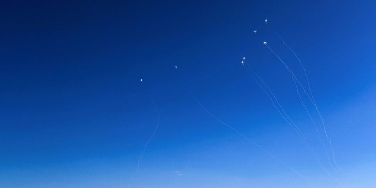 Βόρειο Ισραήλ: Περίπου 40 ρουκέτες εκτοξεύτηκαν από τον Λίβανο