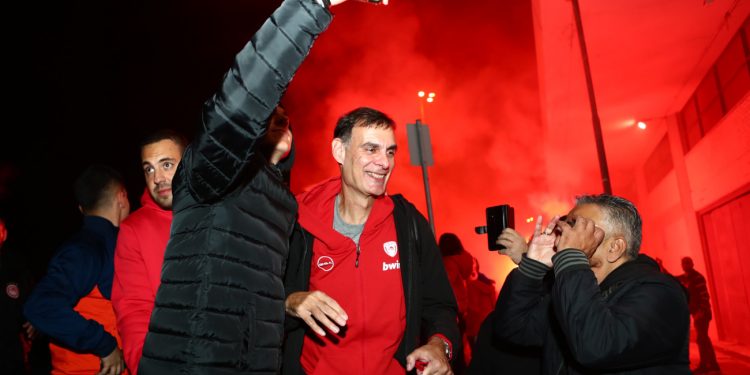 Αποθέωση για τον Ολυμπιακό στο ΣΕΦ (pics)