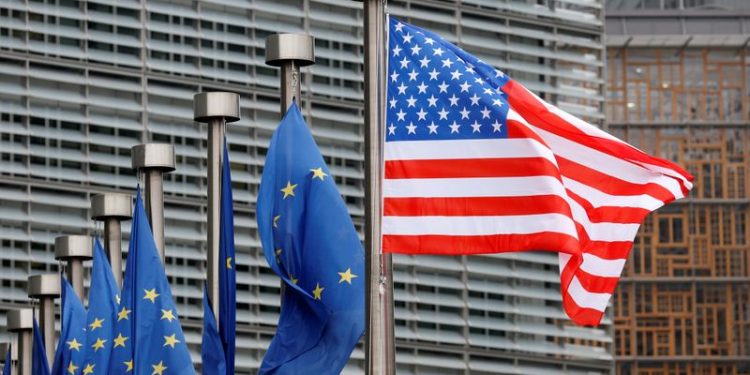 Σύμβουλοι Τραμπ: Τελεσίγραφο στην ΕΕ για δασμούς – «Μη νομίζετε ότι μπλοφάρουμε»