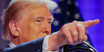 Τραμπ: Ετοιμάζει μαζικές απολύσεις σε Πεντάγωνο – «Σκούπα» στους αρχηγούς των ενόπλων δυνάμεων