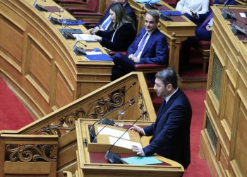 Κυβέρνηση: Με όπλο τον ΣΥΡΙΖΑ, ο Μητσοτάκης δίνει ραντεβού με το ΠΑΣΟΚ στην Βουλή – Ο αντίπαλος «Ανδρουλάκης»
