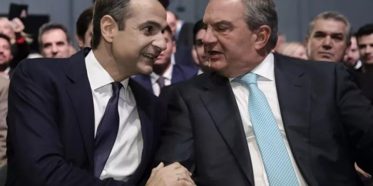 Μηνύματα στον Μητσοτάκη για ελληνοτουρκικά, ελίτ και λαϊκή δεξιά έστειλε ο Καραμανλής