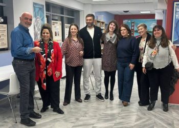 Εγκαινιάστηκε η έκθεση “Fakeless” για τον ψηφιακό εγγραμματισμό στα Μέσα Επικοινωνίας στη Δημοτική Βιβλιοθήκη Πειραιά