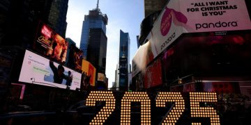 Δημοσκόπηση για το 2025: Ελπίδα εναντίον ανασφάλειας – Ποιος νικάει στην Ελλάδα