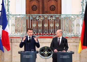 Γαλλία – Γερμανία: Ο άξονας που λειτουργούσε ως ατμομηχανή της ΕΕ έχει ξοφλήσει, λέει Guardian