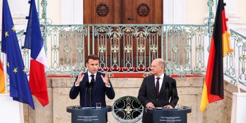 Γαλλία – Γερμανία: Ο άξονας που λειτουργούσε ως ατμομηχανή της ΕΕ έχει ξοφλήσει, λέει Guardian