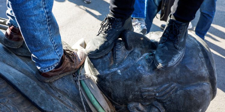 Συρία, το «κυνήγι» της παλιάς ελίτ του καθεστώτος Άσαντ