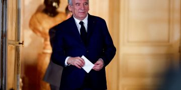 Γαλλία: Διαδοχικές συναντήσεις Μπαϊρού για προϋπολογισμό και σχηματισμό κυβέρνησης