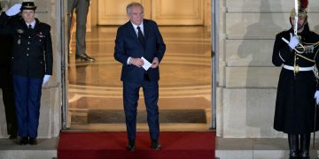 Φρανσουά Μπαϊρού: Ένας φιλόδοξος πολιτικός στην «καυτή» καρέκλα του πρωθυπουργού της Γαλλίας