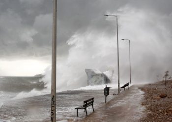 Κακοκαιρία: Επικαιροποιήθηκε το έκτακτο δελτίο της ΕΜΥ – Πού απαιτείται προσοχή