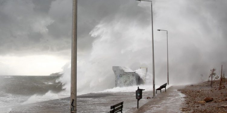 Κακοκαιρία: Επικαιροποιήθηκε το έκτακτο δελτίο της ΕΜΥ – Πού απαιτείται προσοχή