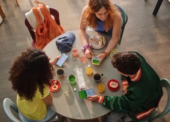 Η χώρα που σχεδόν μηδένισε τις συναλλαγές με χρήμα