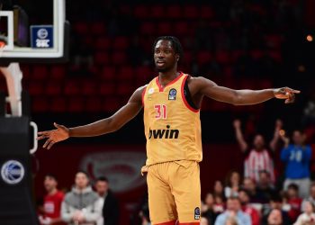 Ολυμπιακός – Λαύριο 87-77: «Καθάρισε» στο τέλος – Εξαιρετικός ο Μενσά στο ντεμπούτο του