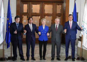 Μοντεβιδέο: Το Παρίσι σηκώνει το «λάβαρο της επανάστασης» για τη συμφωνία ΕΕ – Mercosur