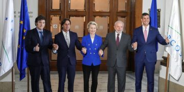 Μοντεβιδέο: Το Παρίσι σηκώνει το «λάβαρο της επανάστασης» για τη συμφωνία ΕΕ – Mercosur