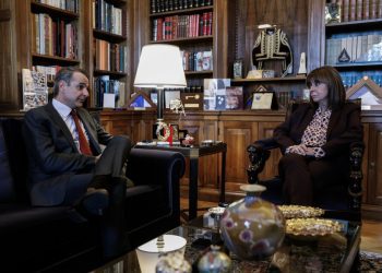 Προεδρία της Δημοκρατίας: Οι δύο δρόμοι Μητσοτάκη, οι ζυμώσεις στην αντιπολίτευση και τα θεσμικά πυρά Τσίπρα