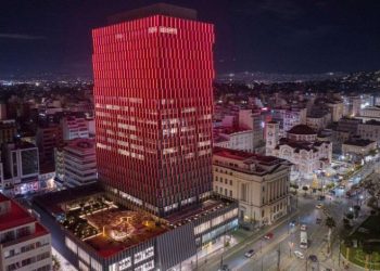 Εντυπωσιακό υπερθέαμα η φωταγώγηση του Πύργου ΠειραιάΕορταστική λάμψη και γιορτινά χρώματα «πλημμύρισαν» τον Πειραιά!