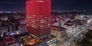 Εντυπωσιακό υπερθέαμα η  φωταγώγηση του Πύργου ΠειραιάΕορταστική λάμψη και γιορτινά χρώματα «πλημμύρισαν» τον Πειραιά!